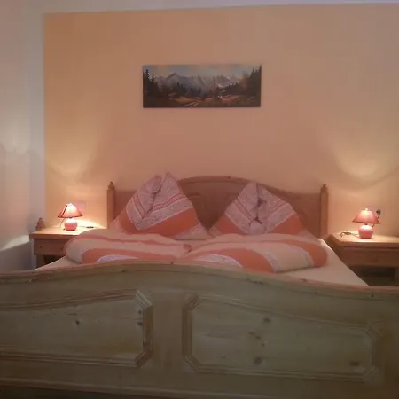 Familie Tost Тринс